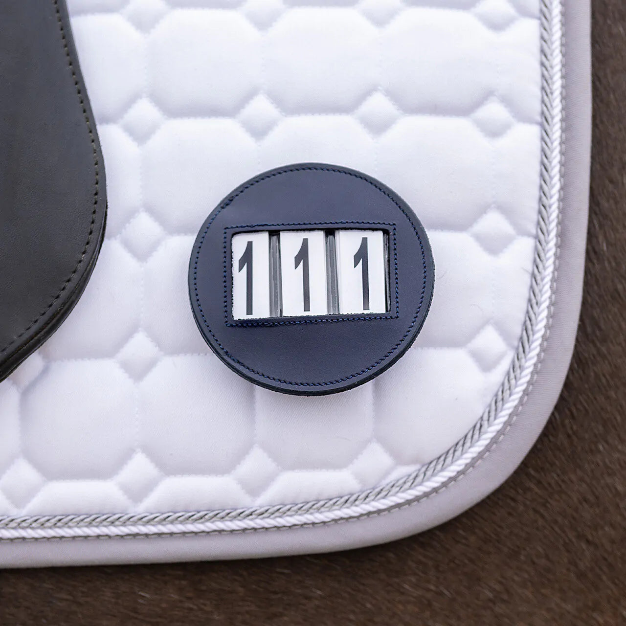 Modeste Number Holder - Round - Brown
