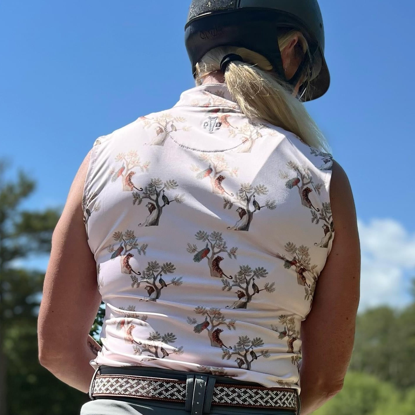 D. D. Impulsion and Straightness ANNE Sleeveless Training Shirt