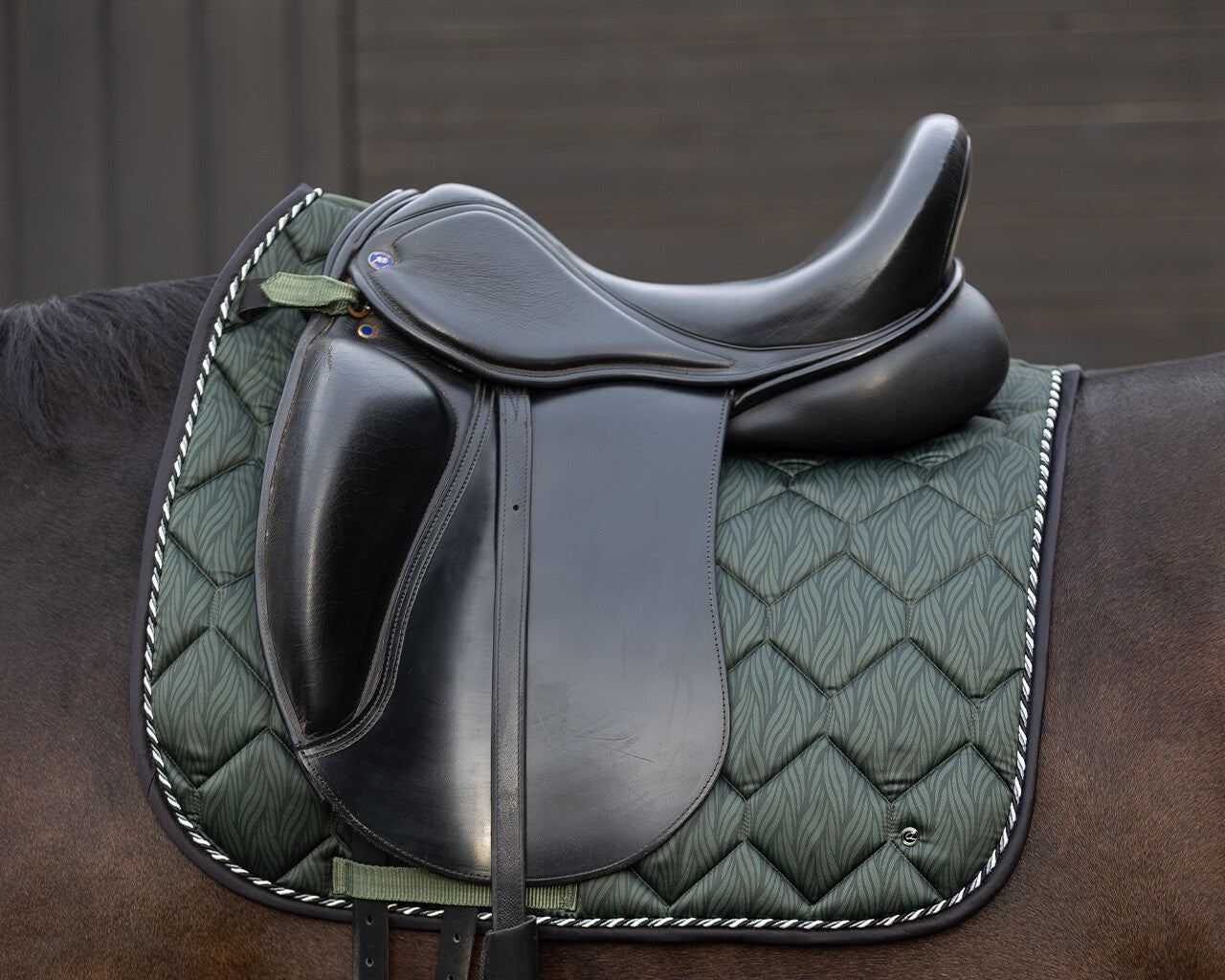 QHP Winter 2024 Collection Saddle Pad Botanista Dressage And Jump   3189btn 5 